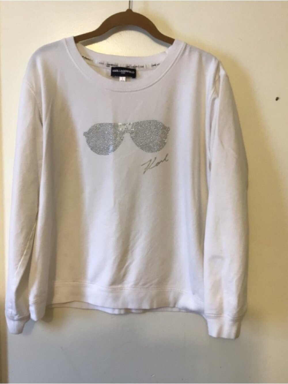 sweat shirt